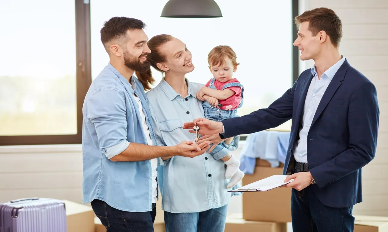 Top real estate agents USA helping buyers and sellers achieve successful property transactions.