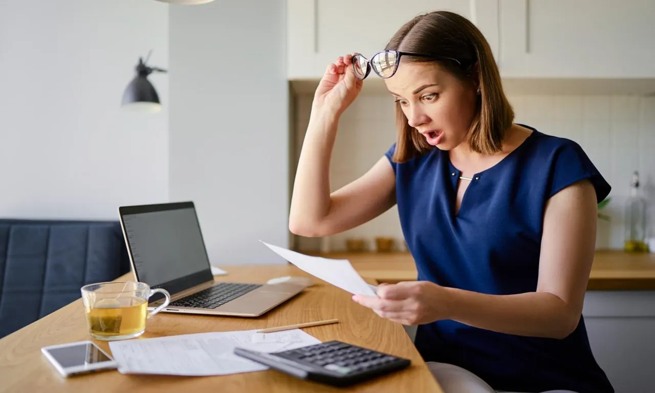 Home buying with closing cost estimate showing buyers reviewing mortgage documents, calculating settlement expenses, comparing lender fees, and preparing for a successful home purchase.