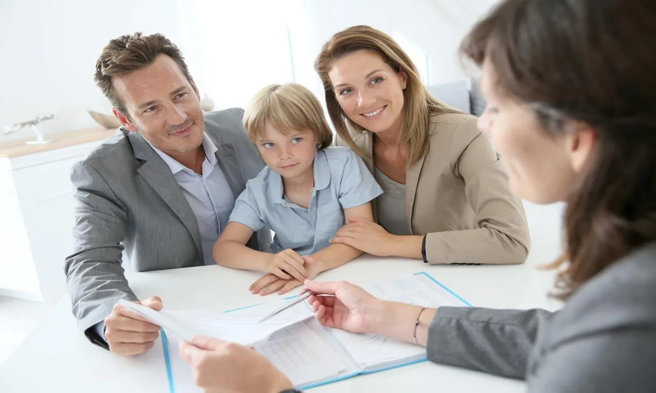 Home buying services for relocation helping families find homes, compare neighborhoods, complete virtual tours, and relocate smoothly with professional real estate guidance.