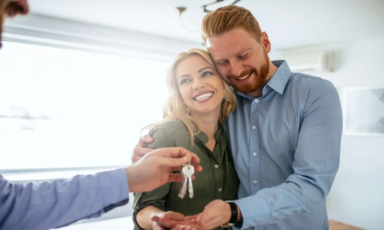 Home buying with mortgage pre approvals showing buyers meeting with mortgage lenders, reviewing loan documents, and purchasing a new home with confidence.