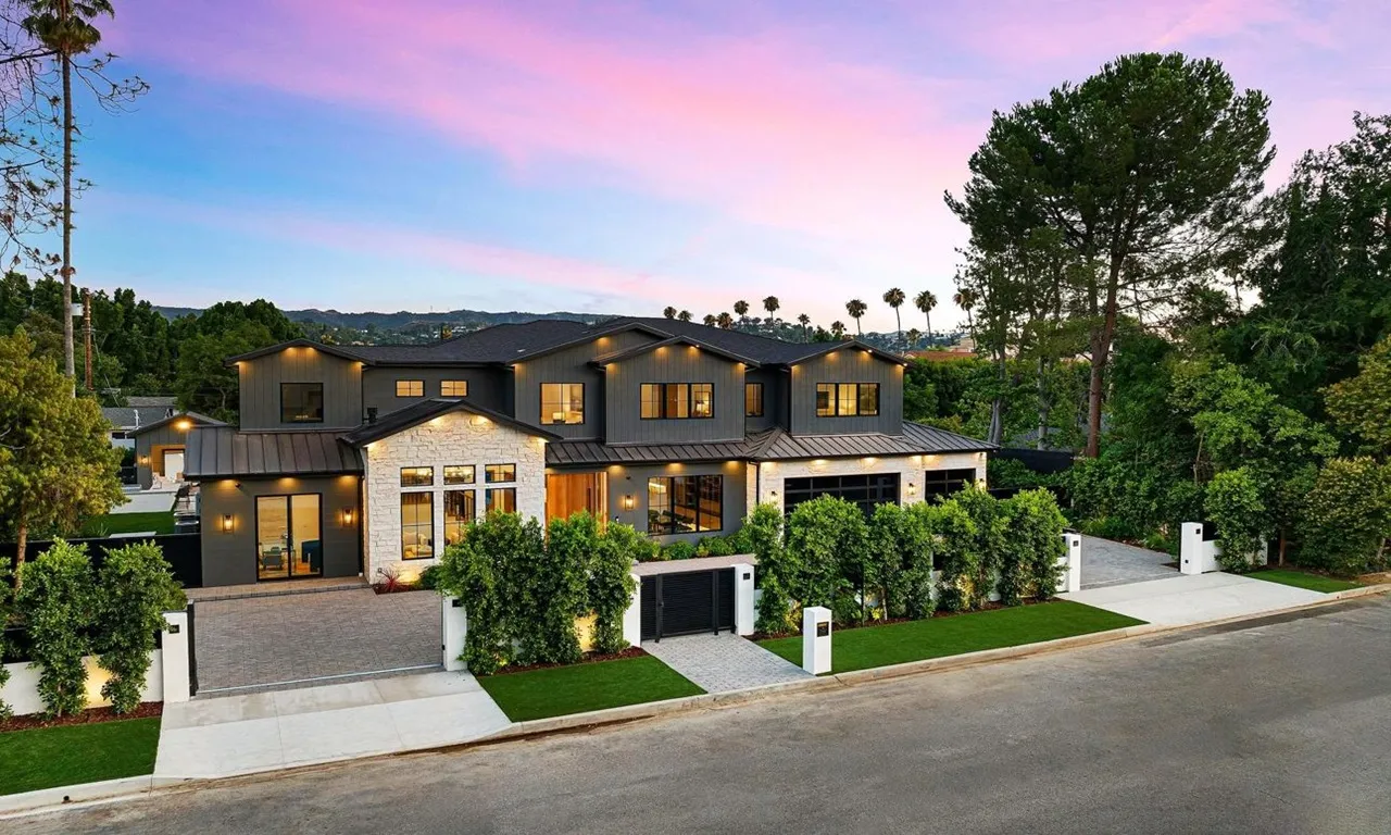 Homes for sale near me featuring beautiful residential neighborhoods, modern family houses, experienced real estate guidance, and excellent local community amenities.